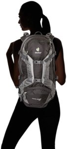 frau-mit-deuter-rucksack